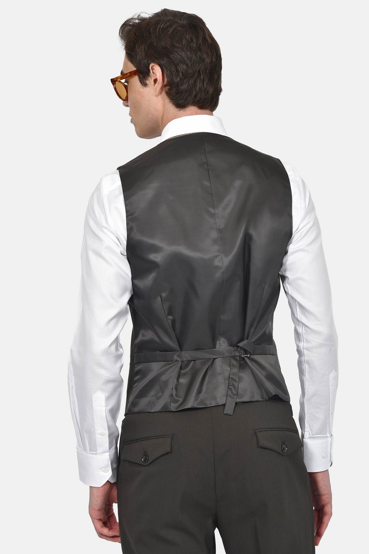 ανδρικό-γιλέκο-slim-fit-με-ζωνάκι-ρύθμισης-στην-πλάτη-&-σατινέ-φινίρισμα-για-επίσημες-εμφανίσεις