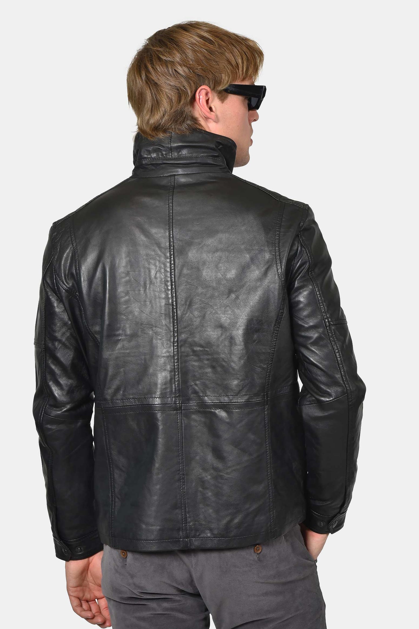 ανδρικό-δερμάτινο-μπουφάν-με-πολλαπλές-τσέπες