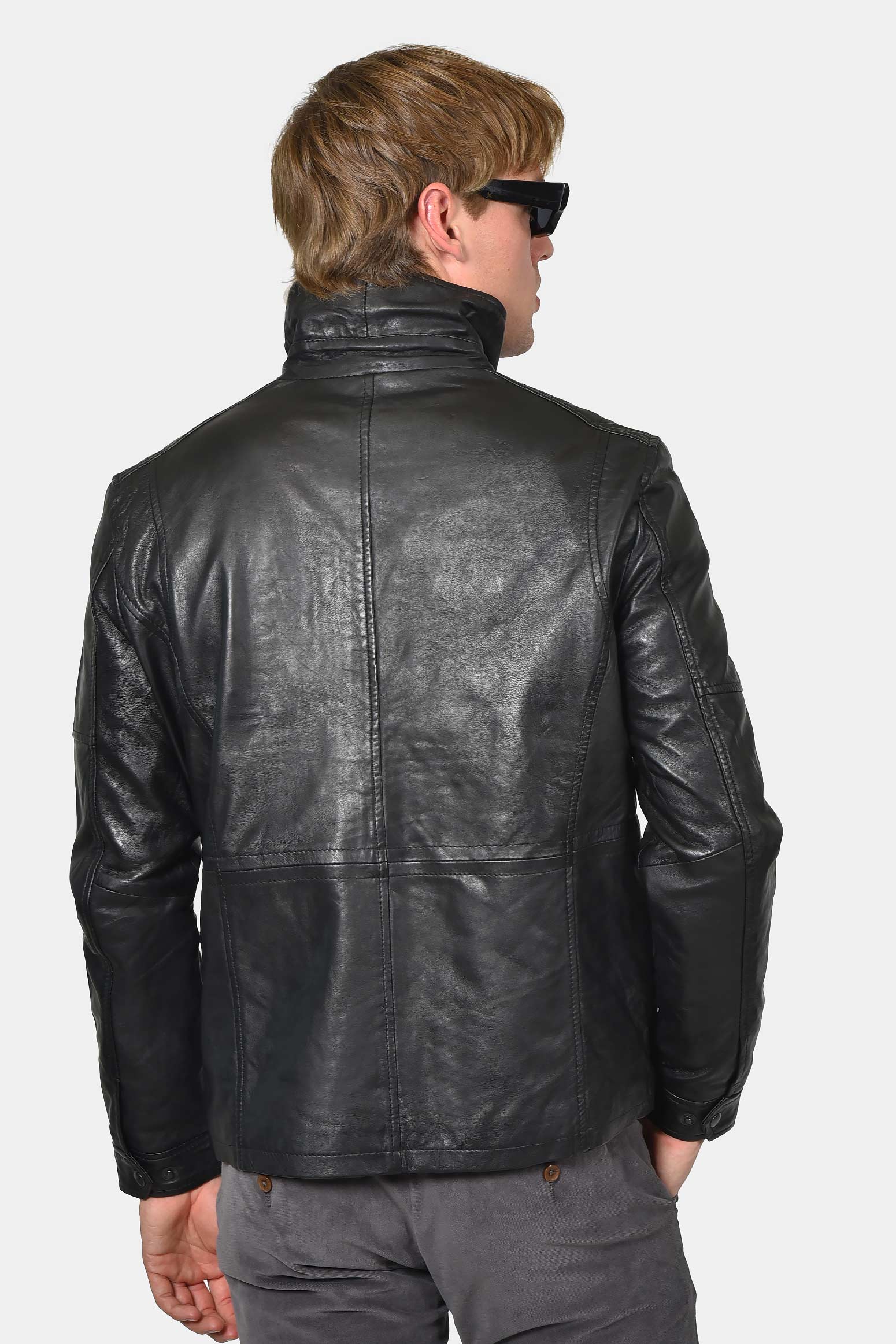 ανδρικό-δερμάτινο-μπουφάν-με-πολλαπλές-τσέπες