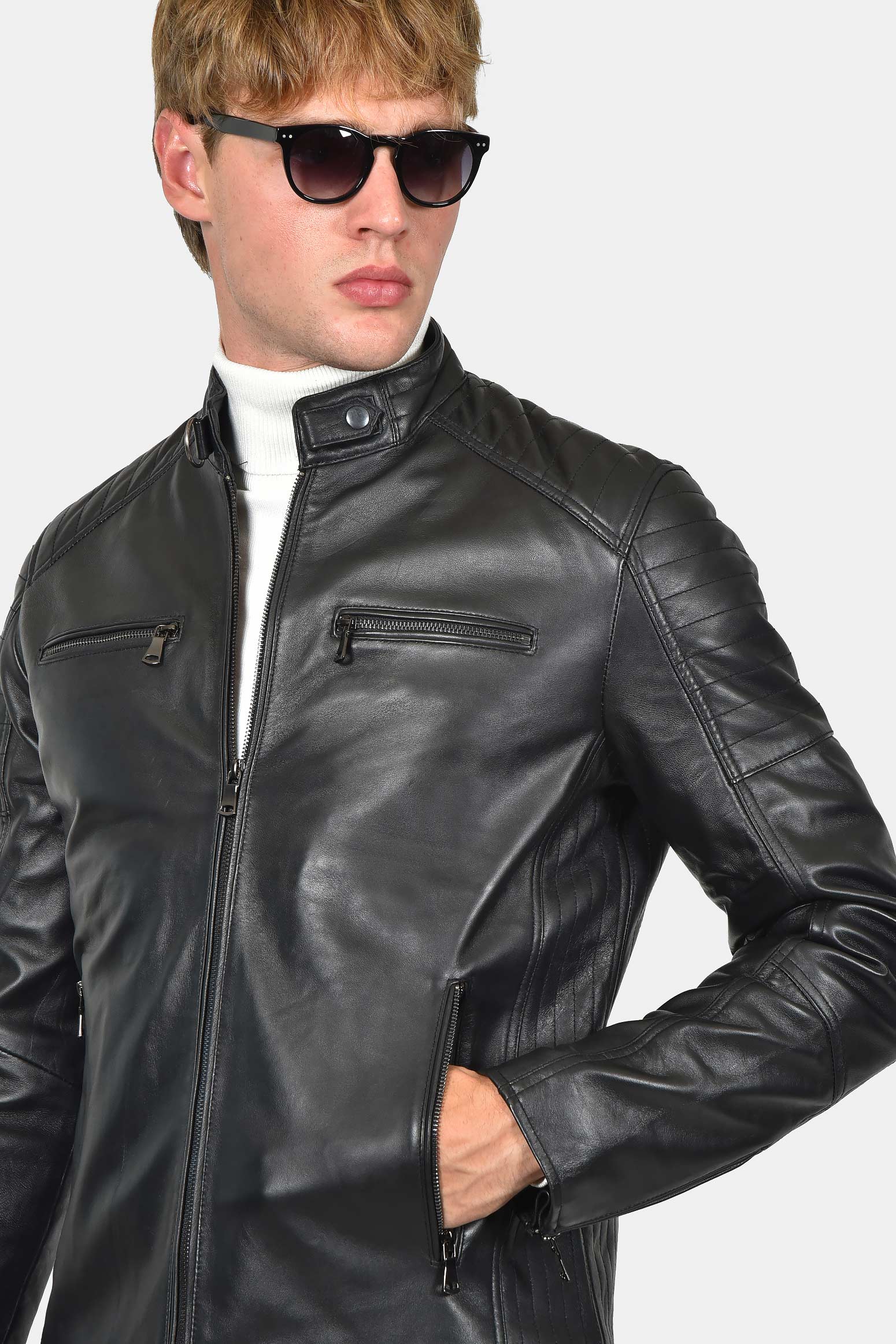 ανδρικό-δερμάτινο-μπουφάν-με-φερμουάρ-στις-τσέπες