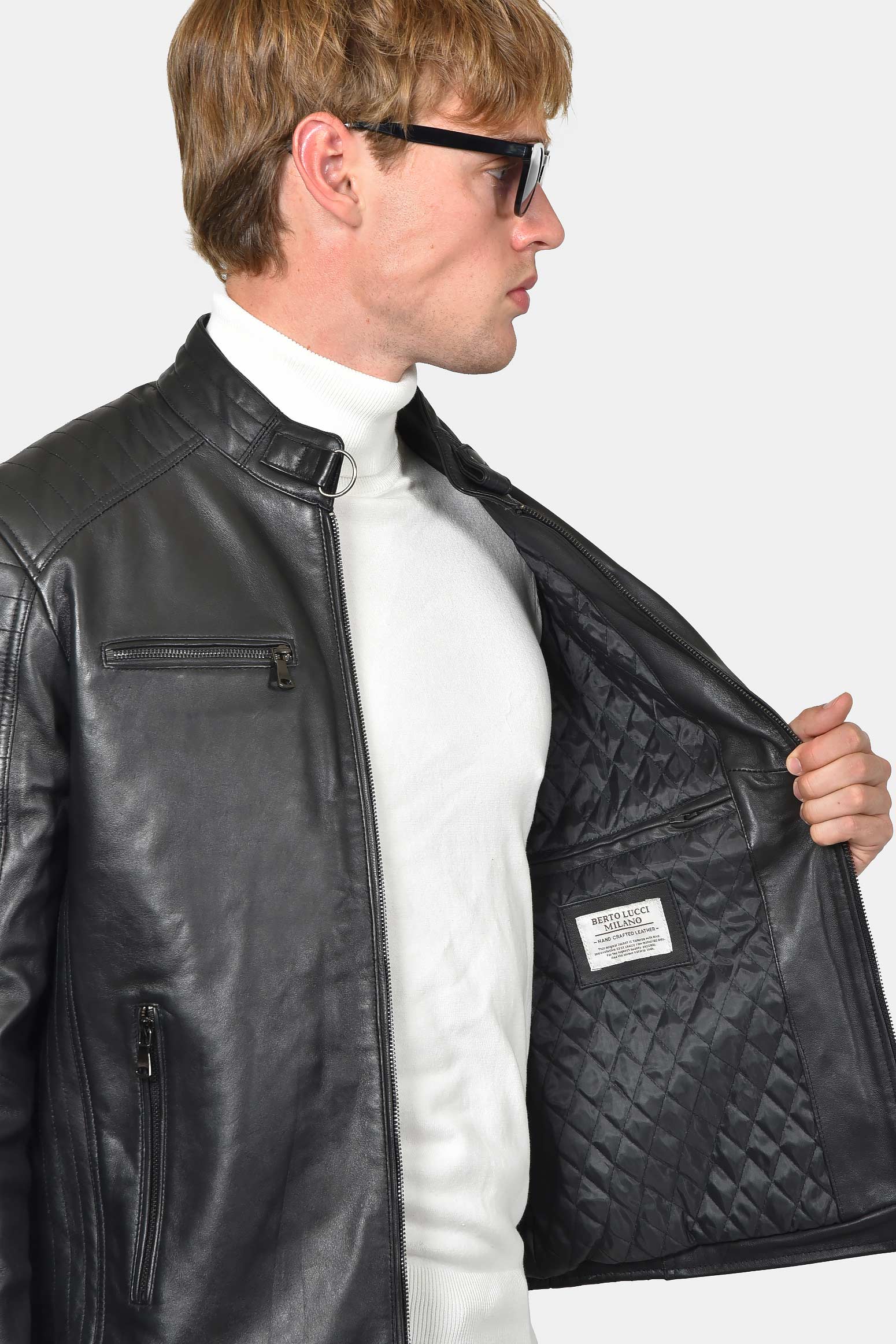 ανδρικό-δερμάτινο-μπουφάν-με-φερμουάρ-στις-τσέπες