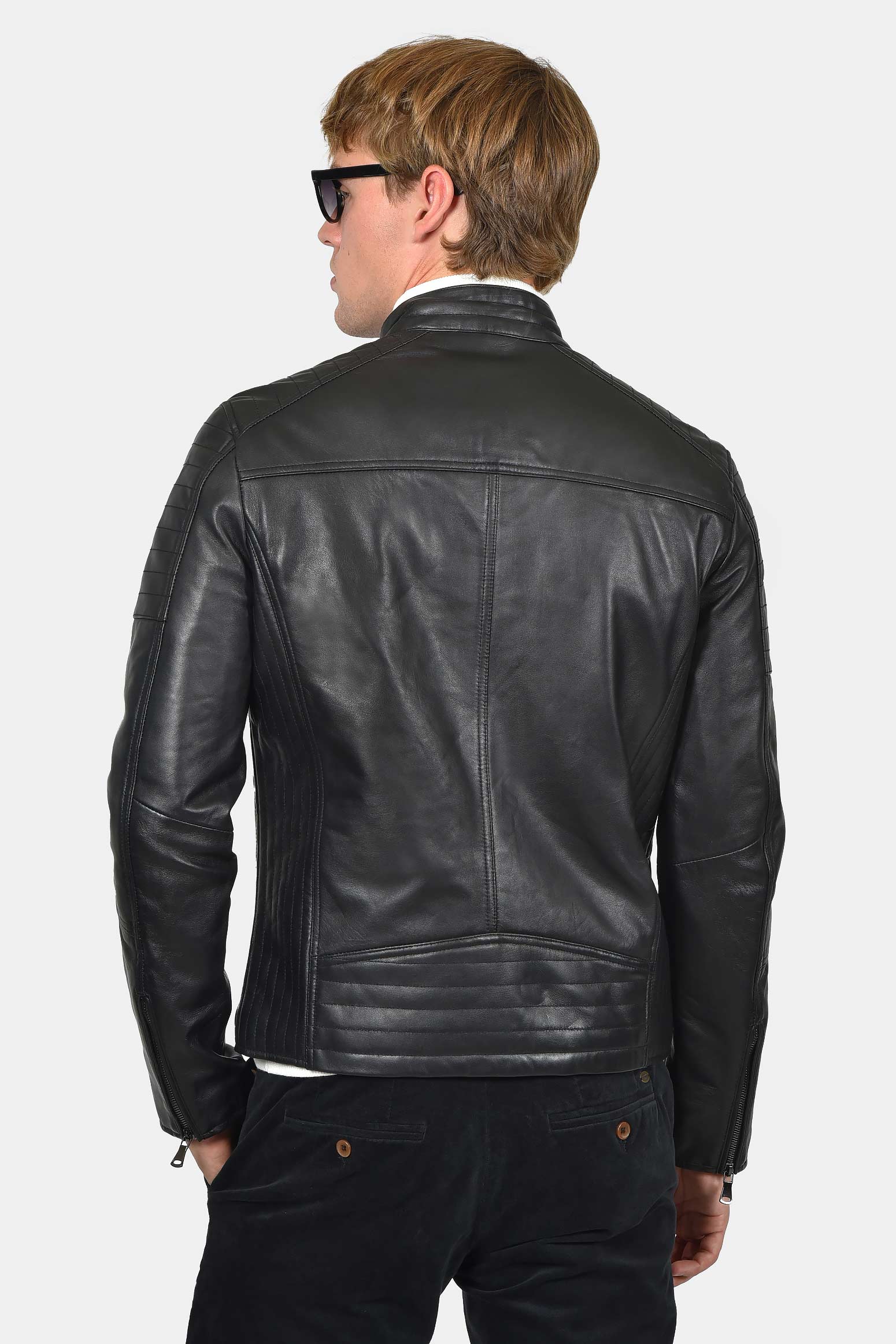 ανδρικό-δερμάτινο-μπουφάν-με-φερμουάρ-στις-τσέπες