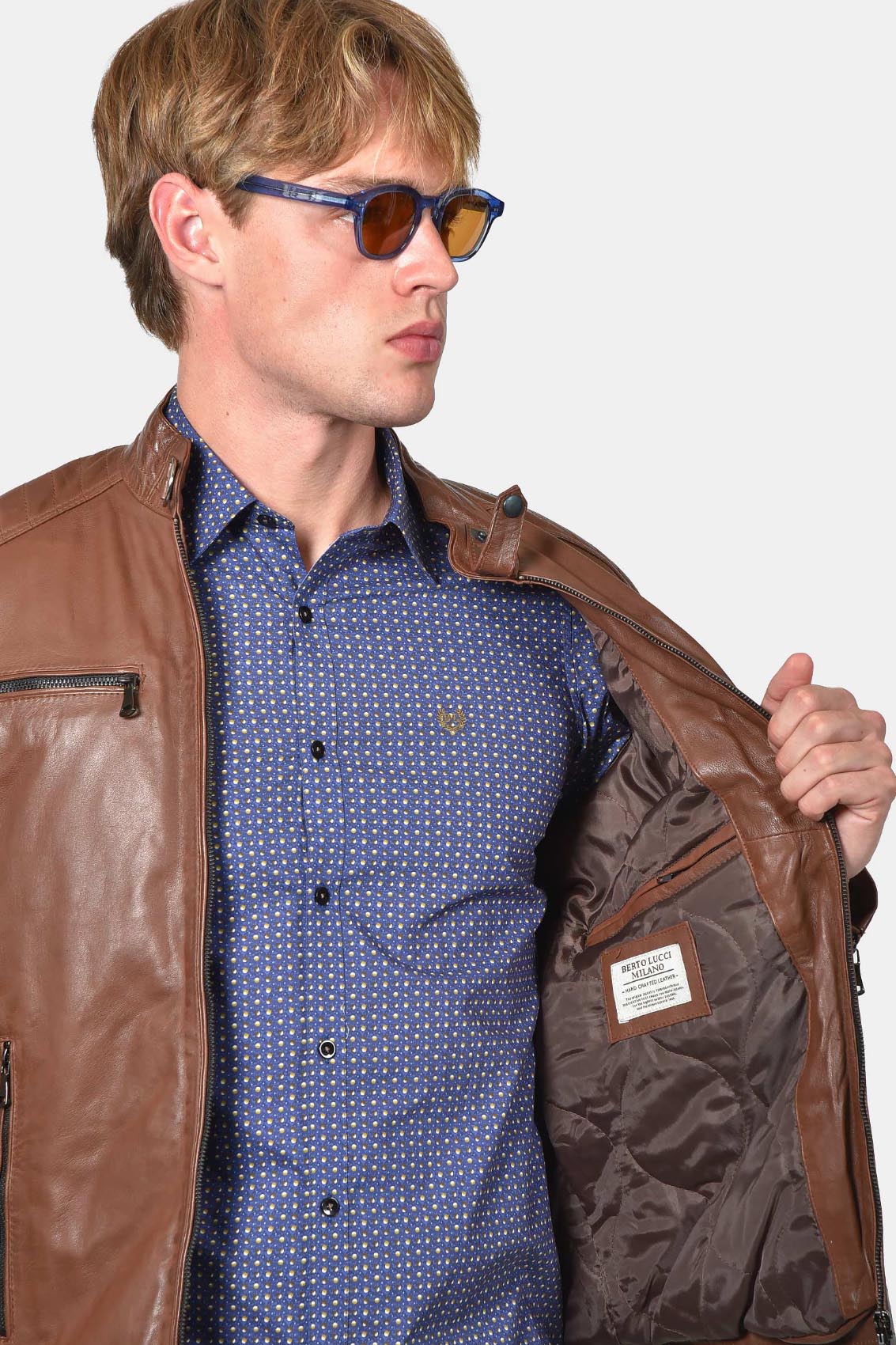 ανδρικό-δερμάτινο-μπουφάν-με-φερμουάρ-στις-τσέπες