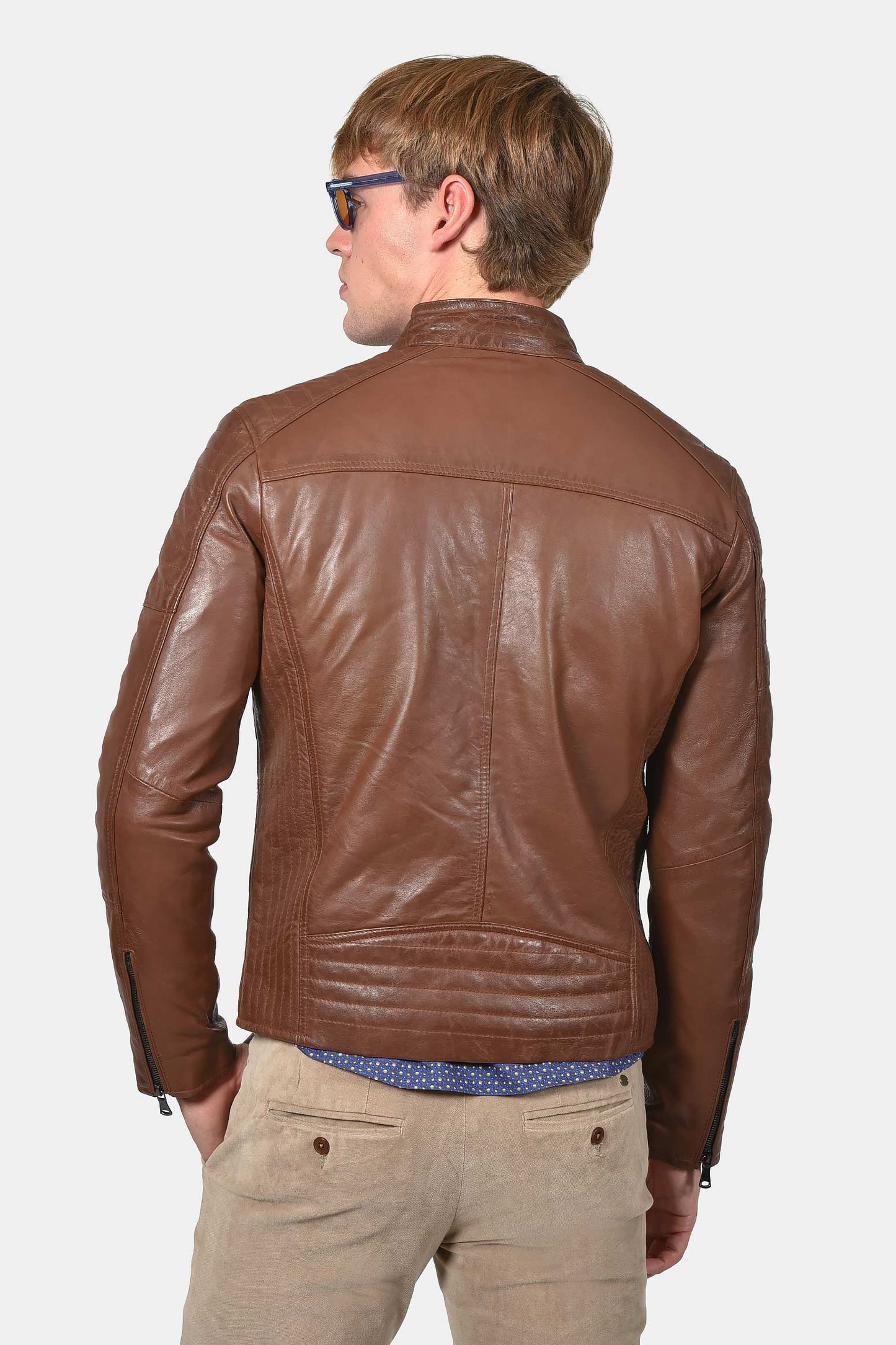 ανδρικό-δερμάτινο-μπουφάν-με-φερμουάρ-στις-τσέπες