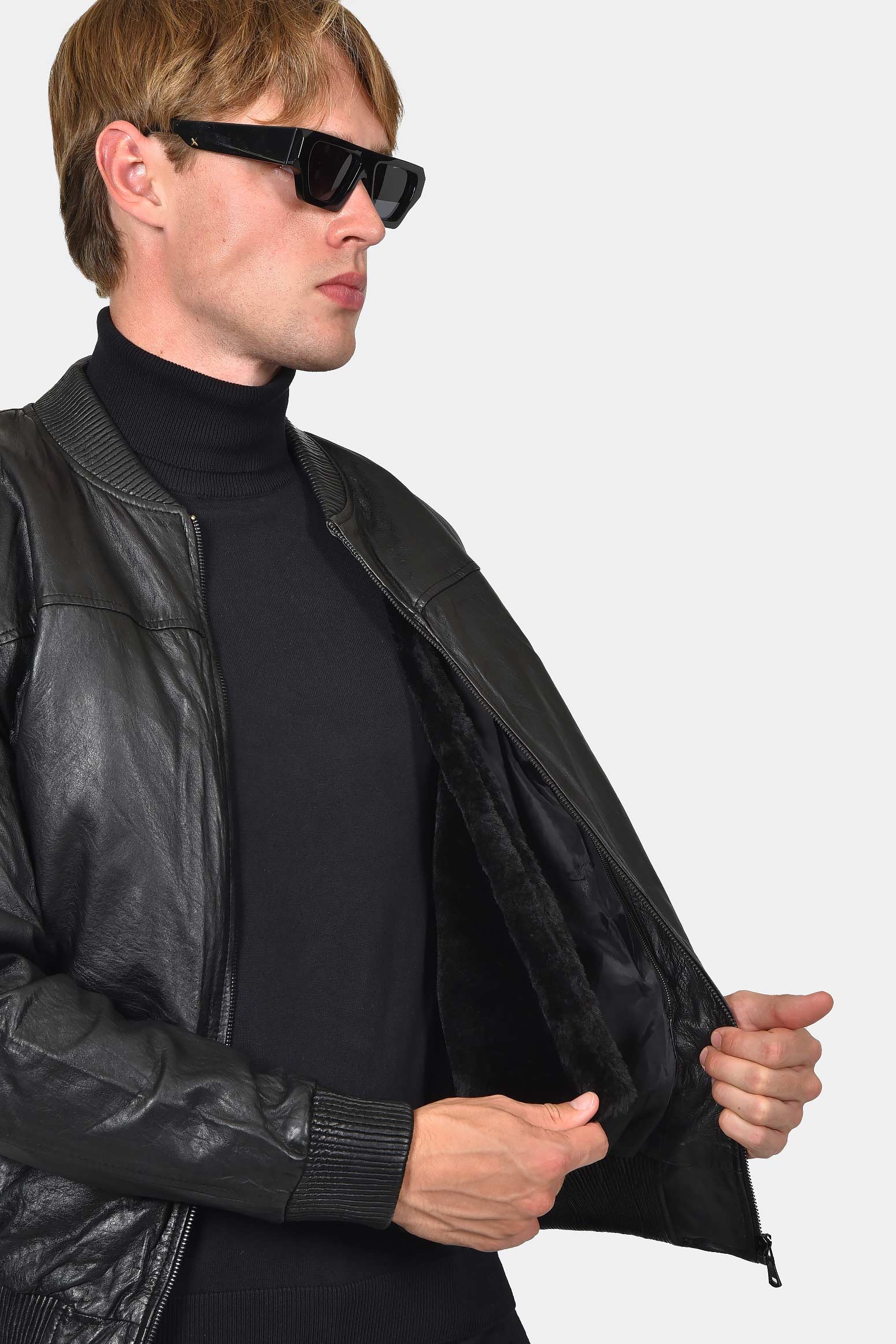 ανδρικό-μαύρο-δερμάτινο-μπουφάν