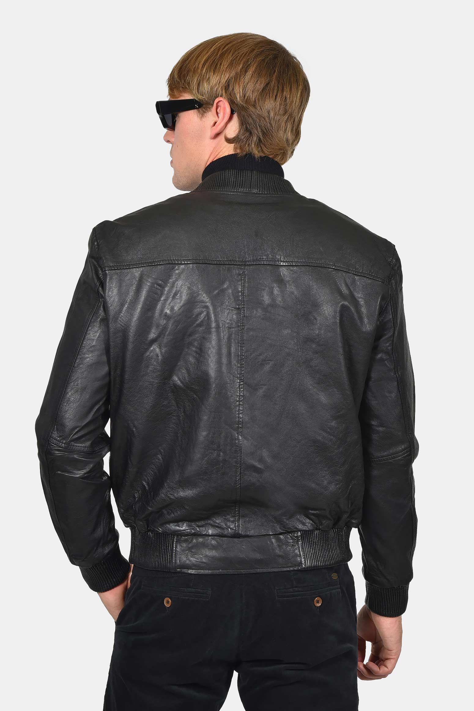 ανδρικό-μαύρο-δερμάτινο-μπουφάν