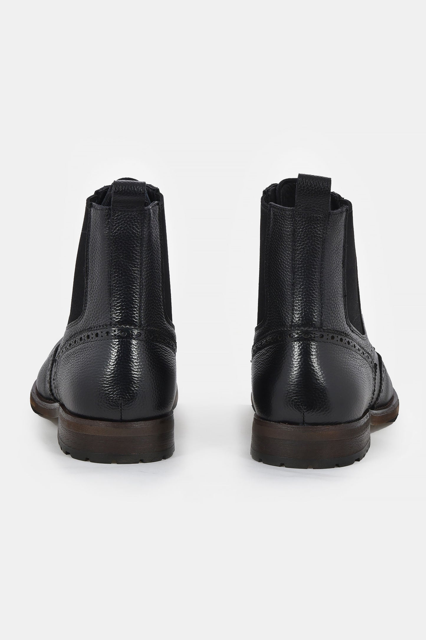 ανδρικά-δερμάτινα-μποτάκια-με-διακοσμητικές-ραφές-και-brogue-λεπτομέρειες