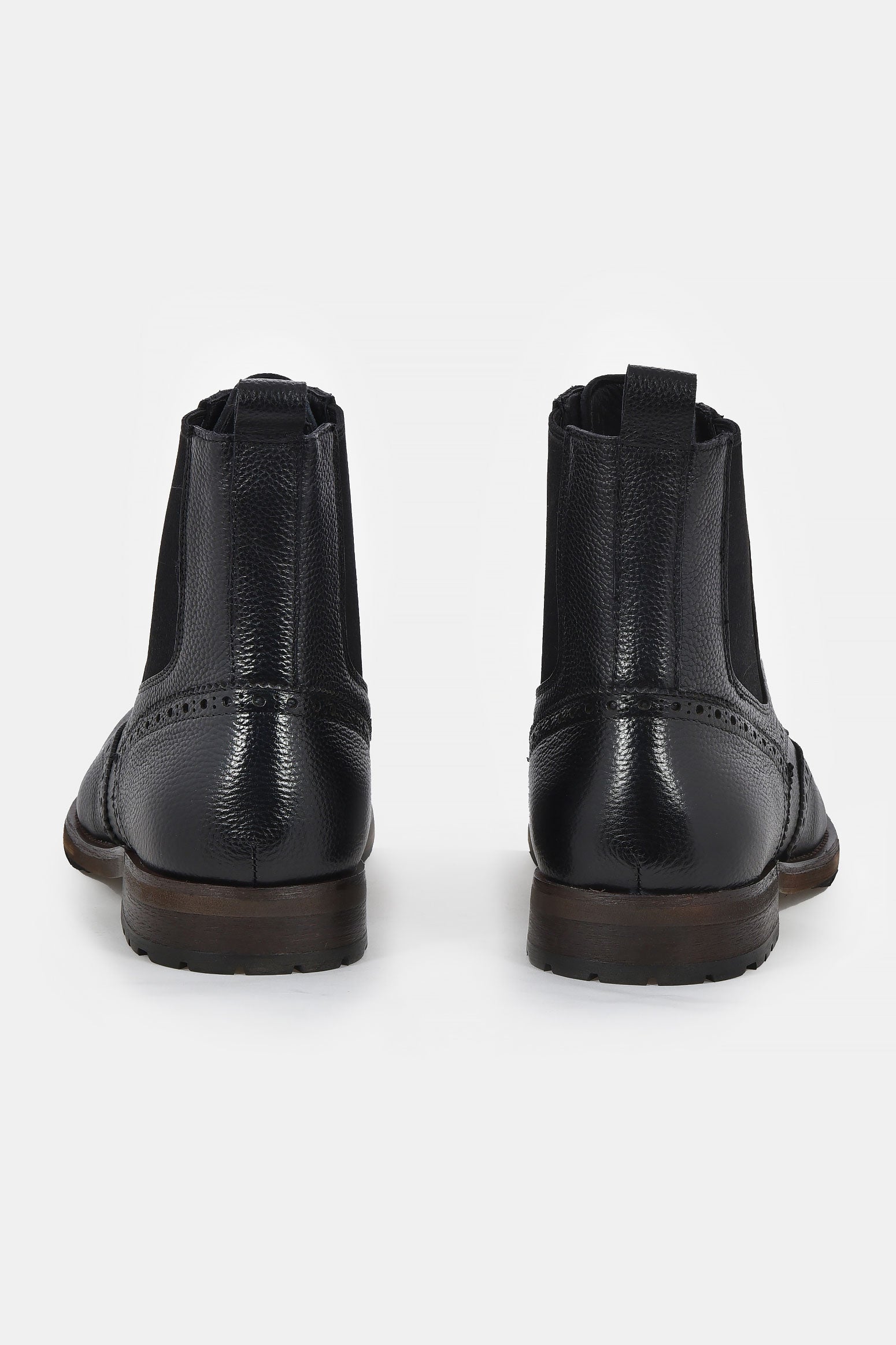 ανδρικά-δερμάτινα-μποτάκια-με-διακοσμητικές-ραφές-και-brogue-λεπτομέρειες