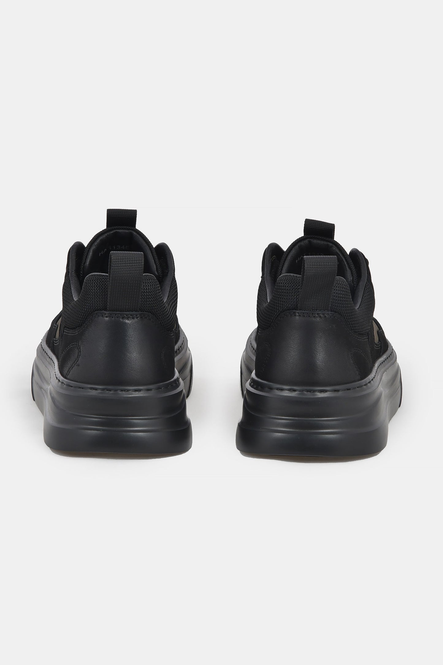 ανδρικό-δερμάτινο-sneaker-με-χοντρή-σόλα-και-διχρωμία