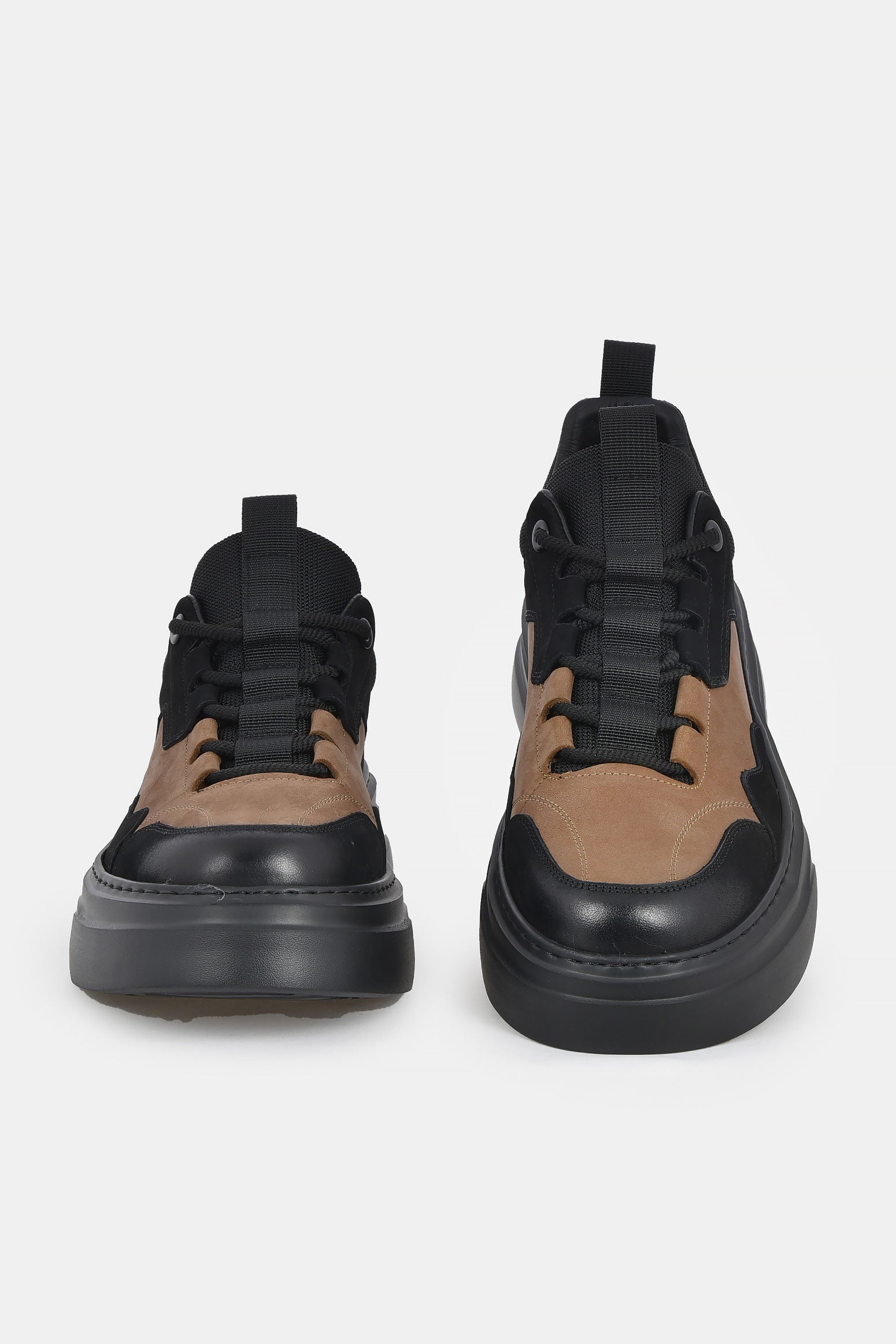 ανδρικό-δερμάτινο-sneaker-με-χοντρή-σόλα-και-διχρωμία