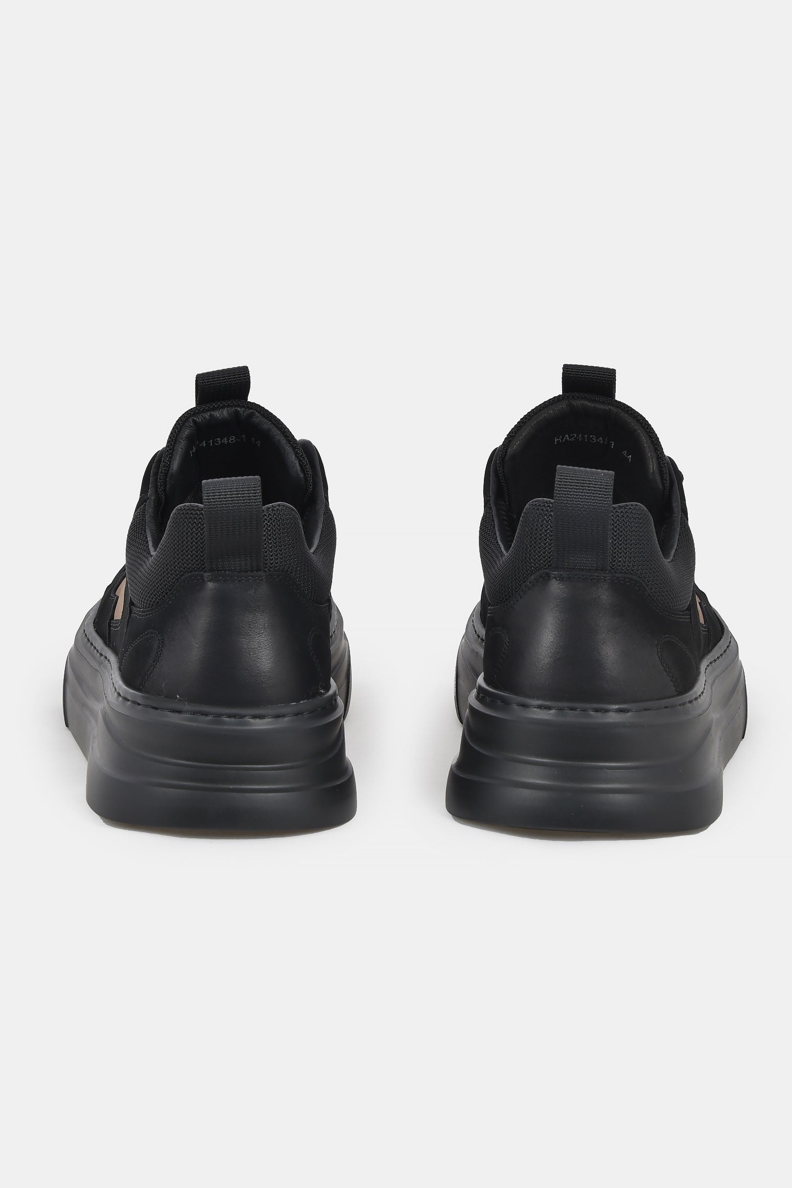 ανδρικό-δερμάτινο-sneaker-με-χοντρή-σόλα-και-διχρωμία