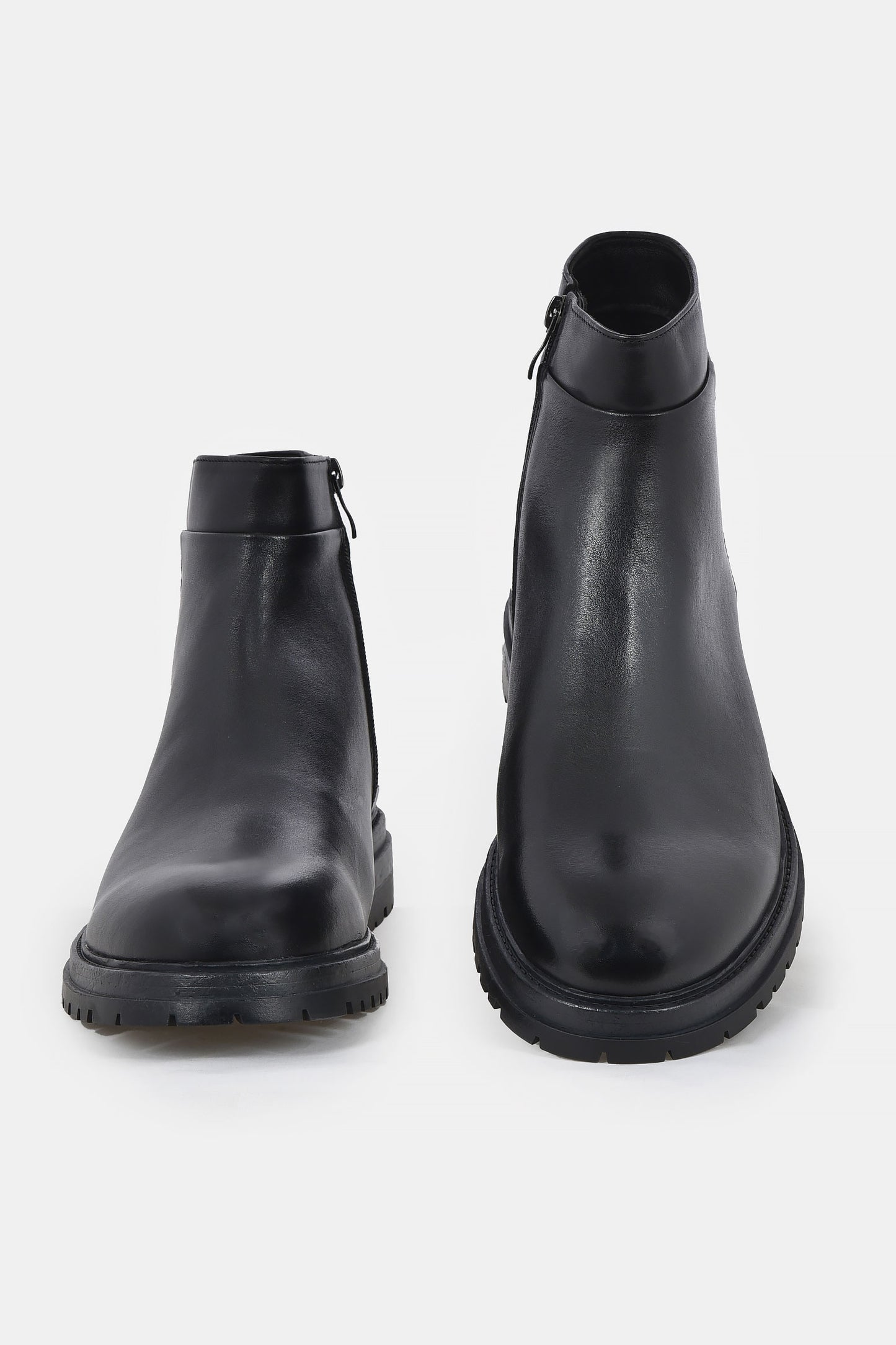 ανδρικά-δερμάτινα-μποτάκια-με-φερμουάρ-και-τρακτερωτή-σόλα