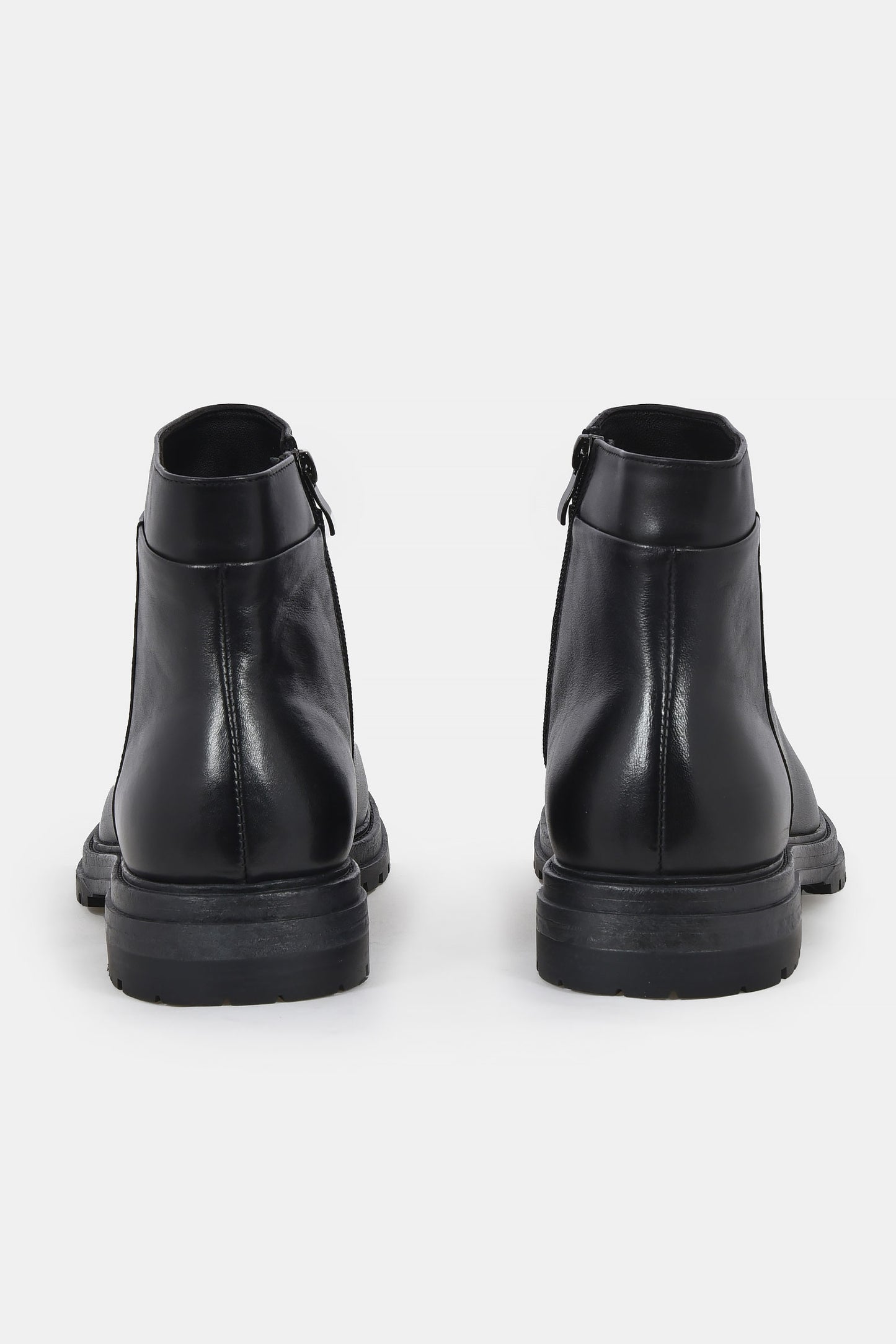 ανδρικά-δερμάτινα-μποτάκια-με-φερμουάρ-και-τρακτερωτή-σόλα