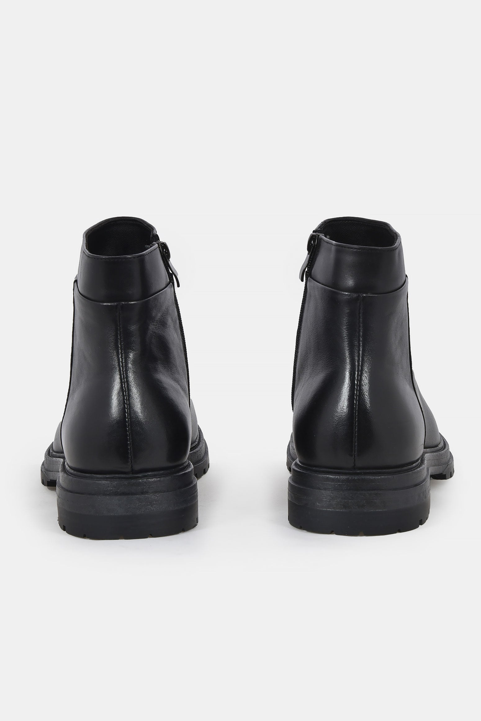 ανδρικά-δερμάτινα-μποτάκια-με-φερμουάρ-και-τρακτερωτή-σόλα