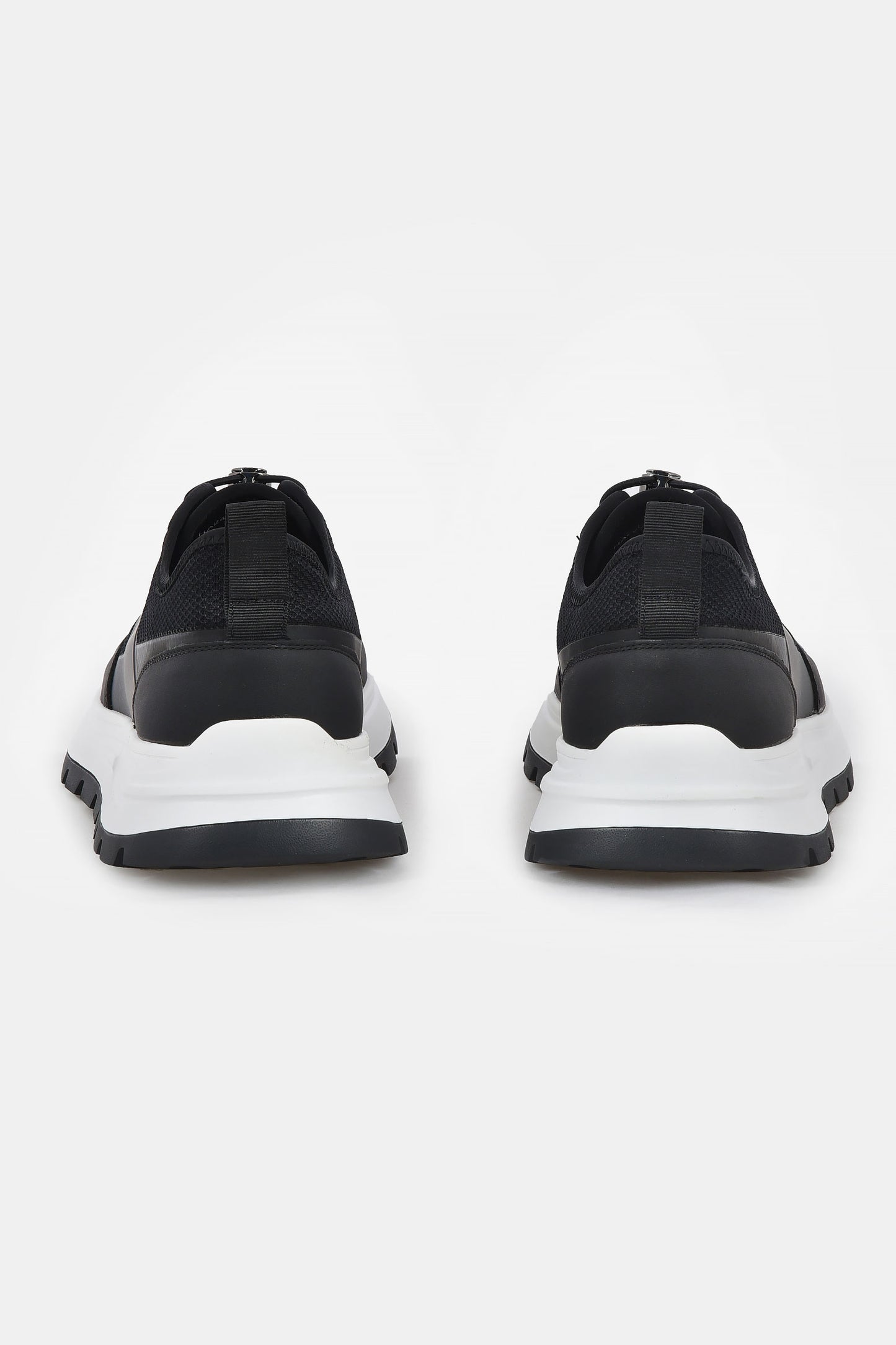 ανδρικό-δερμάτινο-sneaker-με-χοντρή-δίχρωμη-σόλα-και-μοντέρνο-design