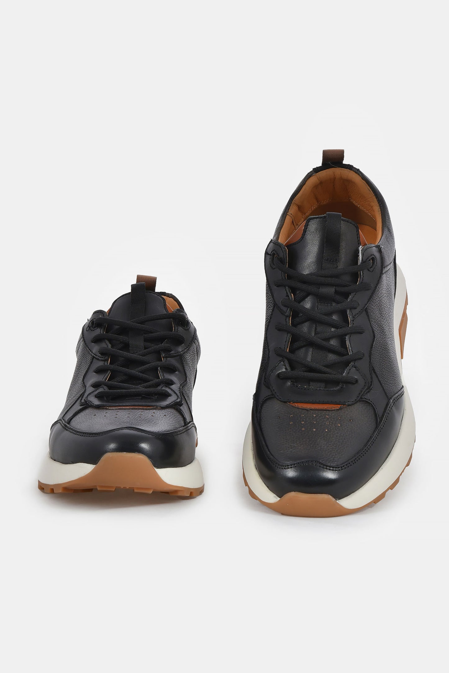 ανδρικό-δερμάτινο-sneaker-με-τρακτερωτή-σόλα-και-casual-design