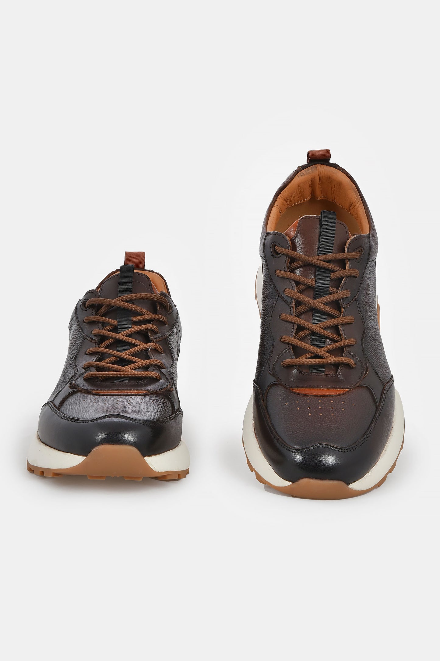 ανδρικό-δερμάτινο-sneaker-με-τρακτερωτή-σόλα-και-casual-design